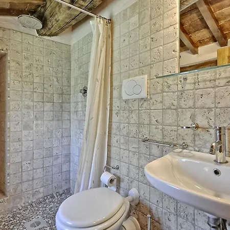 Vernazzano Basso Sleeps 6 公寓 特拉西梅诺湖畔托罗